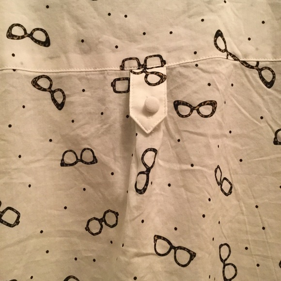 torrid Glasses Print Button Down Blouse NWT - Picture 4 of 8